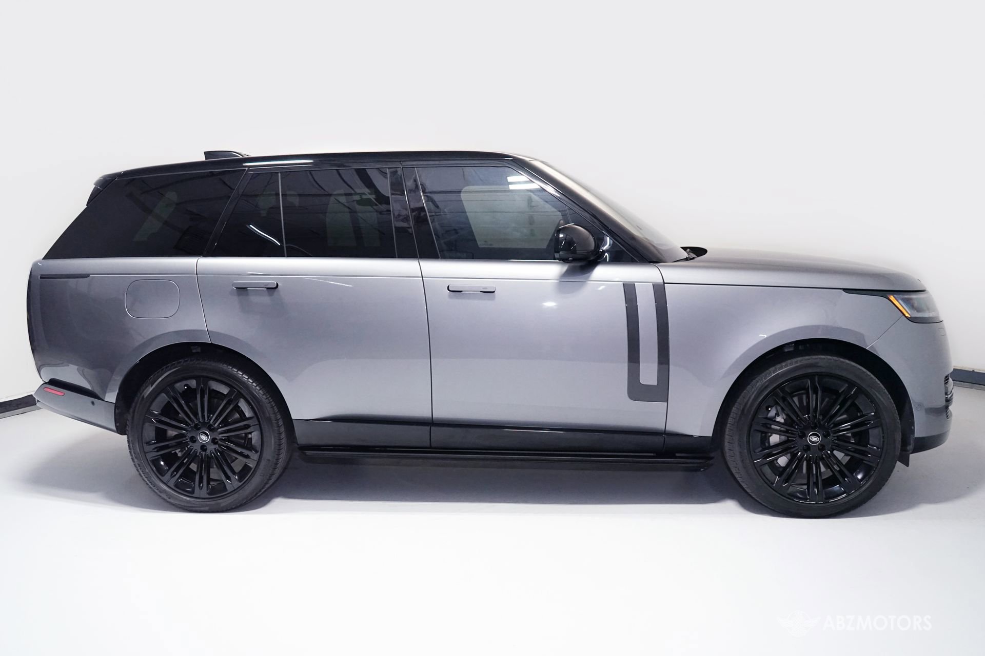 Used 2023 Land Rover Range Rover SE AWD/4WD image 3