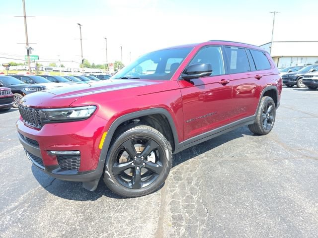 Used 2024 Jeep Grand Cherokee L Limited w/ Black Appearance Package AWD/4WD image 2