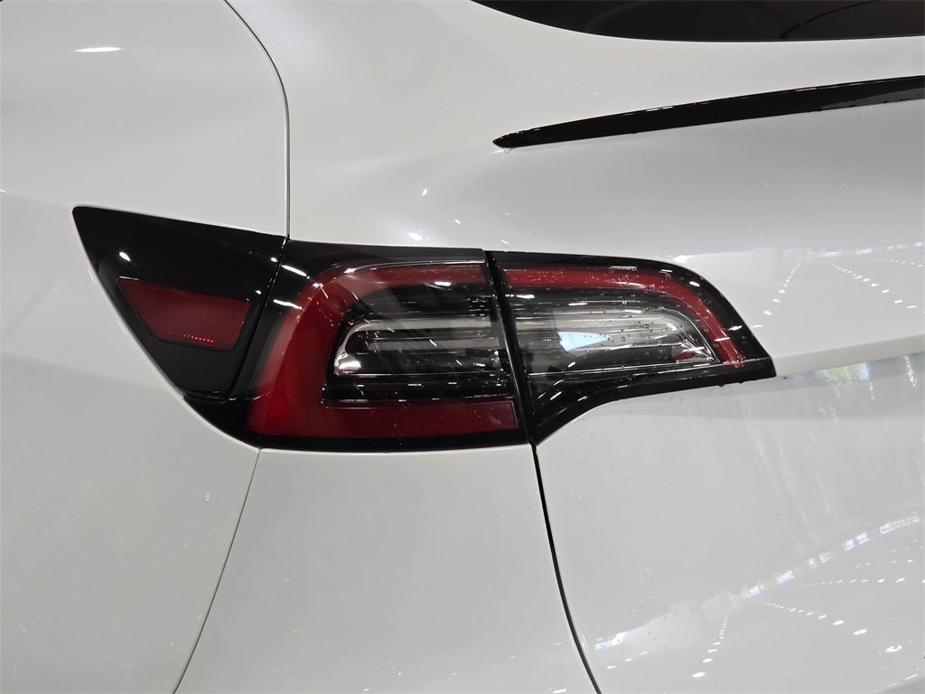 Used 2023 Tesla Model Y Long Range image 31