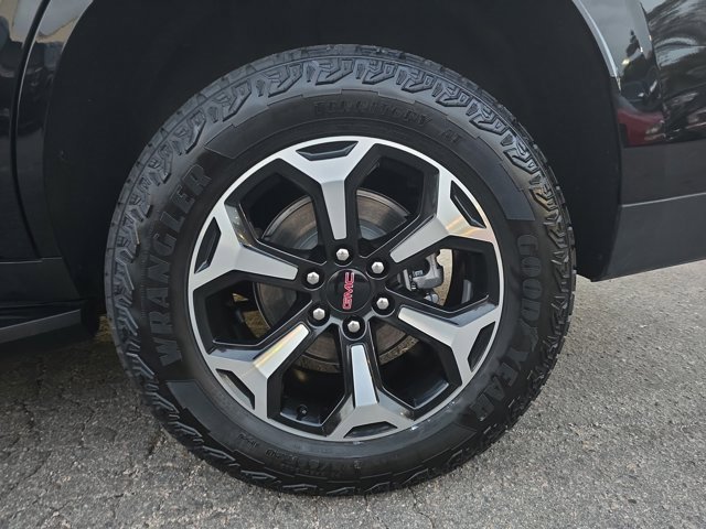 Used 2025 GMC Yukon AT4 image 34