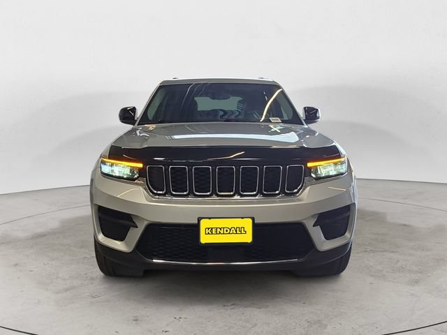 Used 2022 Jeep Grand Cherokee Laredo w/ Luxury Tech Group I AWD/4WD image 2