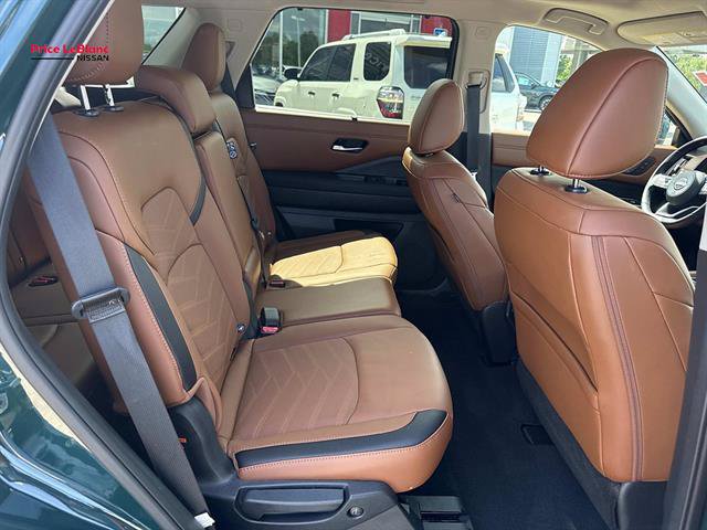 Certified 2025 Nissan Pathfinder Platinum w/ Cargo Package FWD image 8
