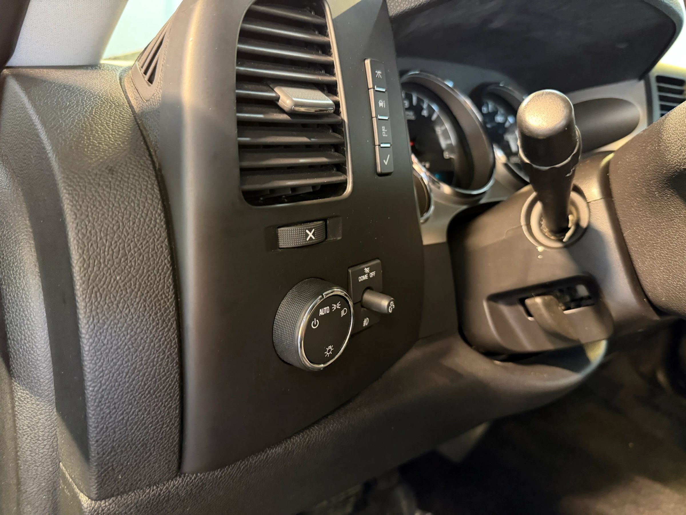 Used 2009 Chevrolet Silverado 1500 LT w/ Power Pack Plus AWD/4WD image 11