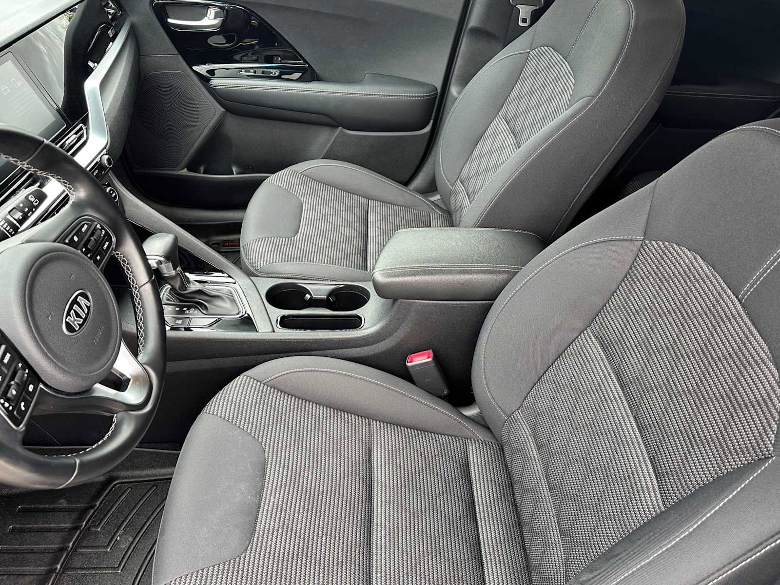 Used 2020 Kia Niro LXS image 9