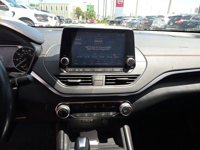 Used 2022 Nissan Altima 2.5 SR w/ Midnight Edition Package FWD image 17
