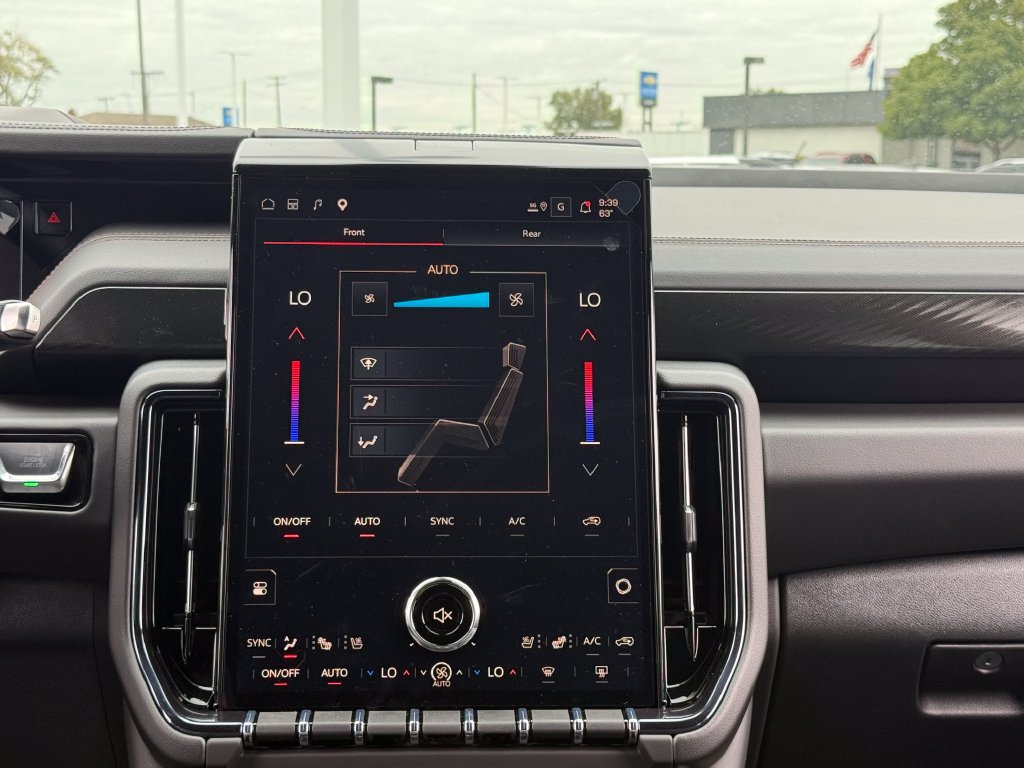 New 2026 GMC Yukon XL AT4 w/ AT4 Premium Plus Package AWD/4WD image 40