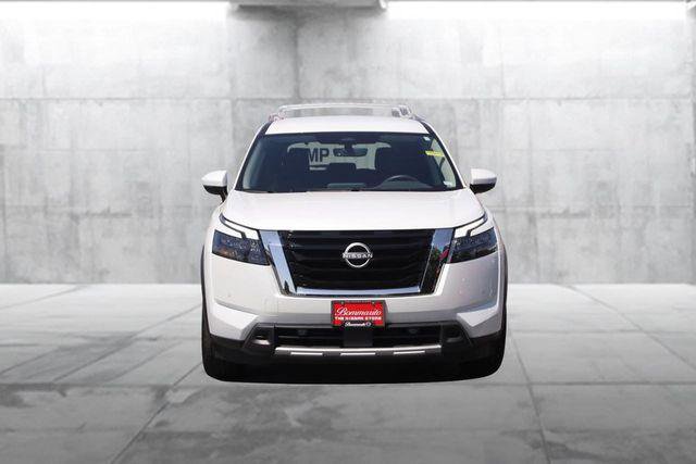 Used 2025 Nissan Pathfinder SL AWD/4WD image 4