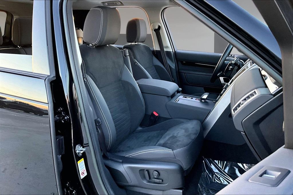 Certified 2023 Land Rover Discovery S AWD/4WD image 27