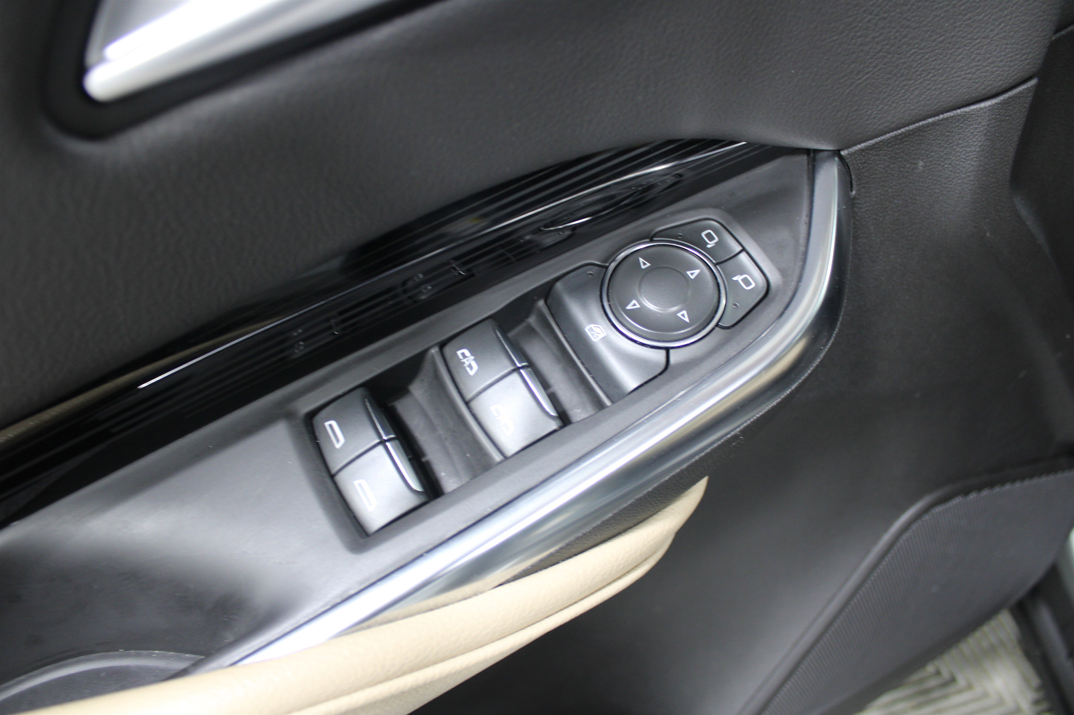 Used 2024 Cadillac XT4 Luxury w/ Cold Weather Package image 7