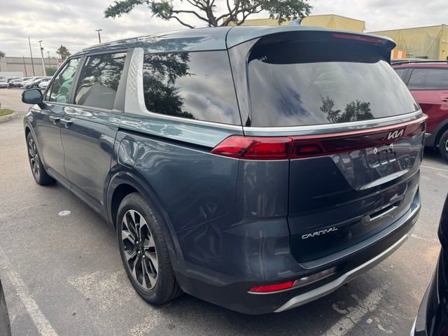 Used 2024 Kia Carnival EX FWD image 2