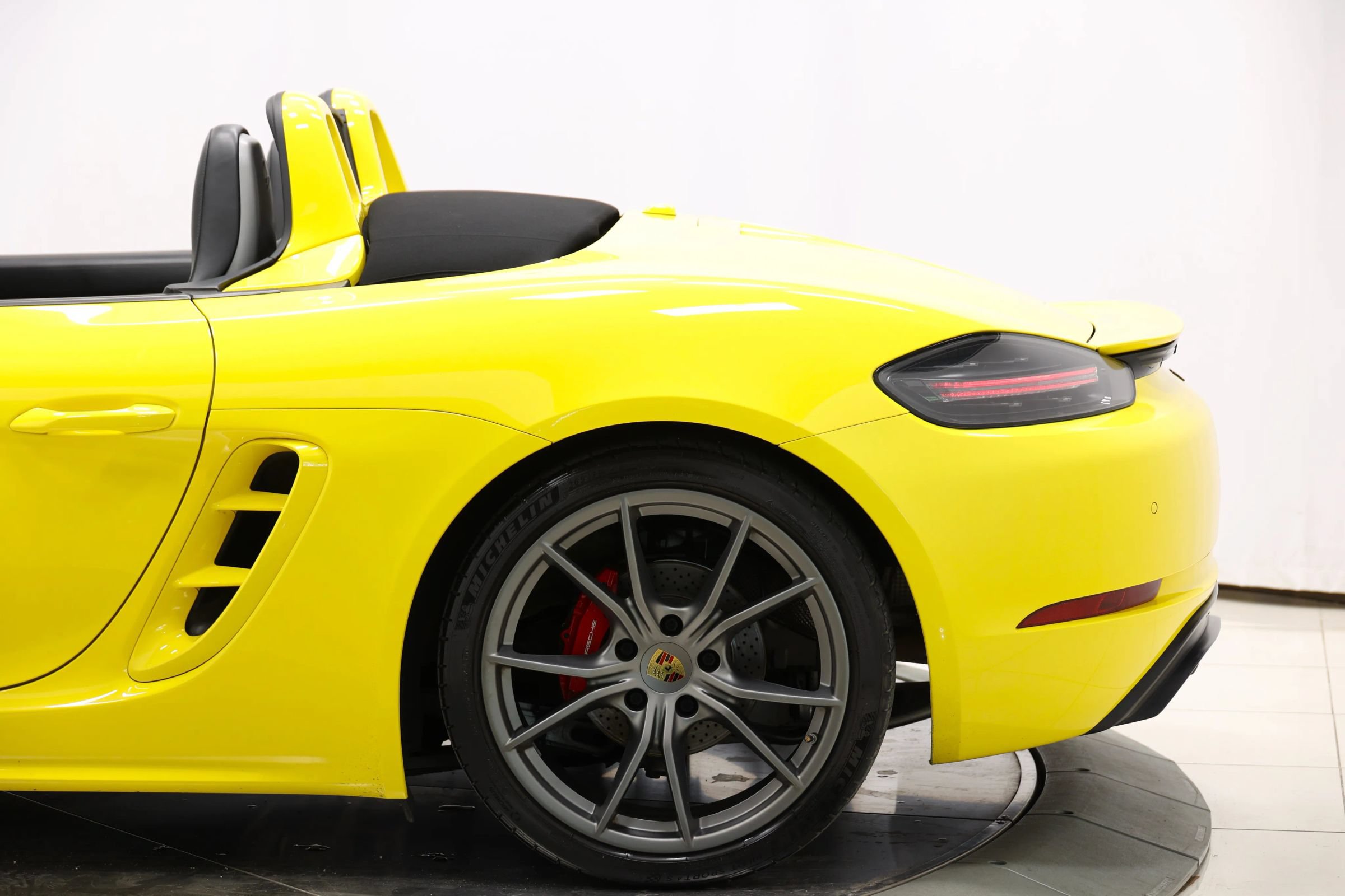 Used 2019 Porsche 718 Boxster GTS RWD image 9
