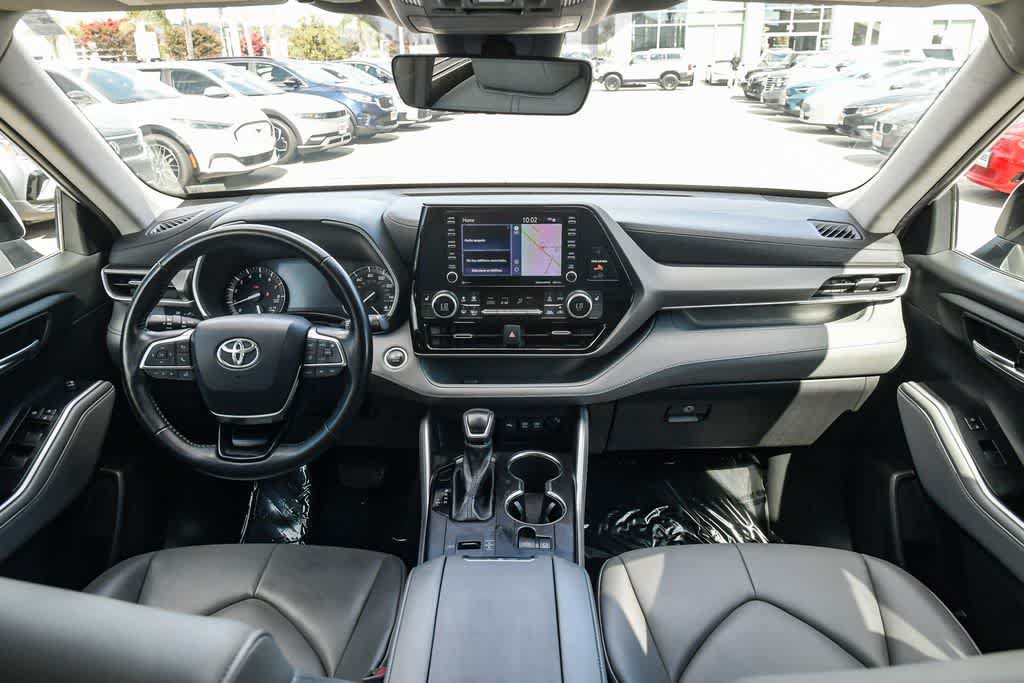 Used 2021 Toyota Highlander XLE FWD image 14