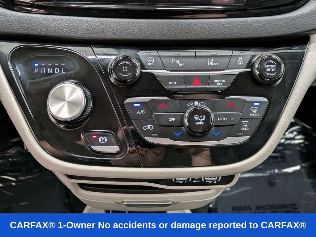 Used 2024 Chrysler Pacifica Touring-L FWD image 26