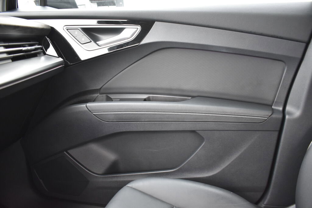 Used 2022 Audi Q4 e-tron Prestige image 23