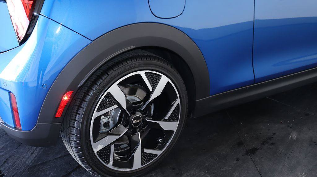 Used 2025 MINI Cooper S FWD image 15