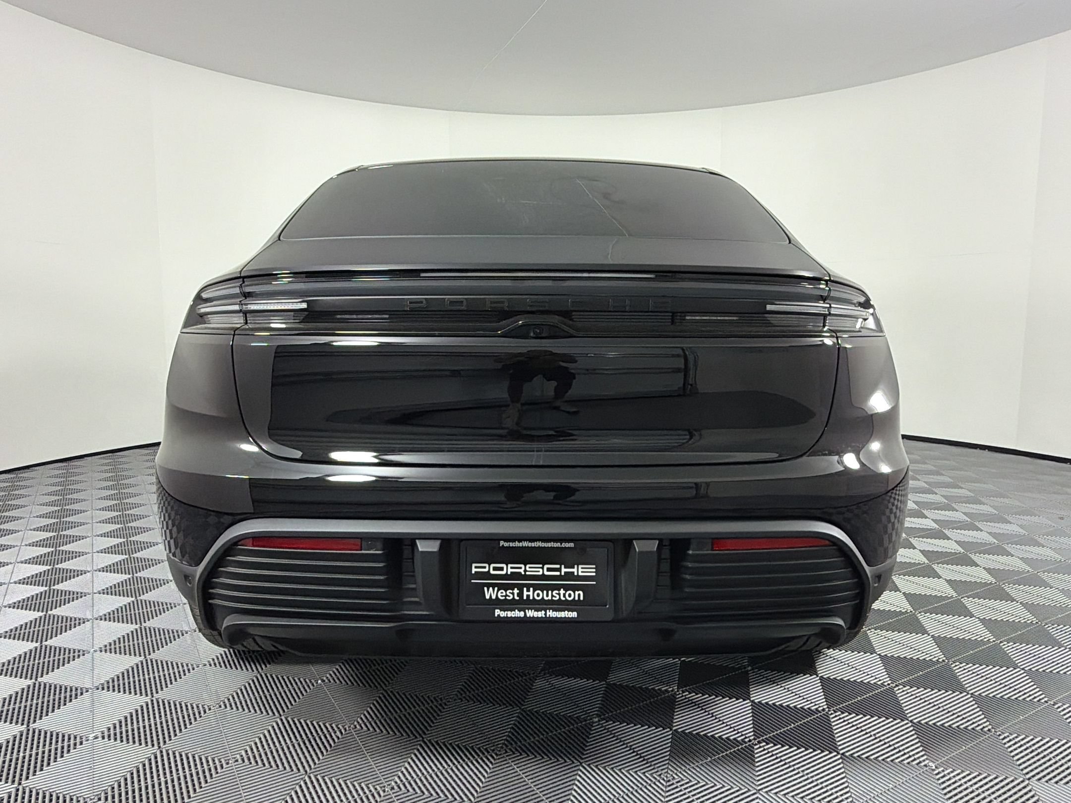 New 2026 Porsche Macan Electric RWD image 10