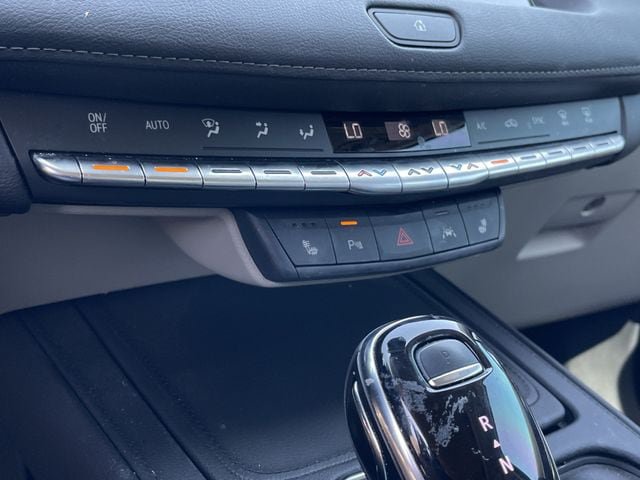Used 2023 Cadillac XT4 Luxury w/ Cold Weather Package FWD image 19