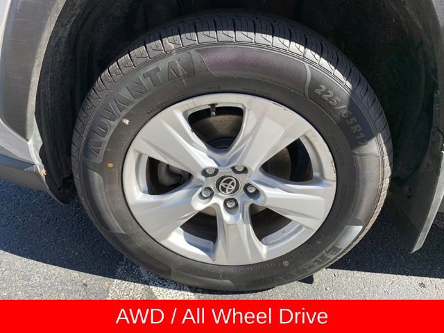 Used 2020 Toyota RAV4 XLE w/ XLE Grade Weather Package AWD/4WD image 10