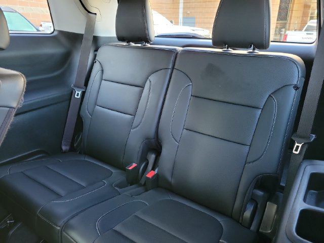 Used 2023 GMC Acadia SLT w/ Elevation Edition AWD/4WD image 11