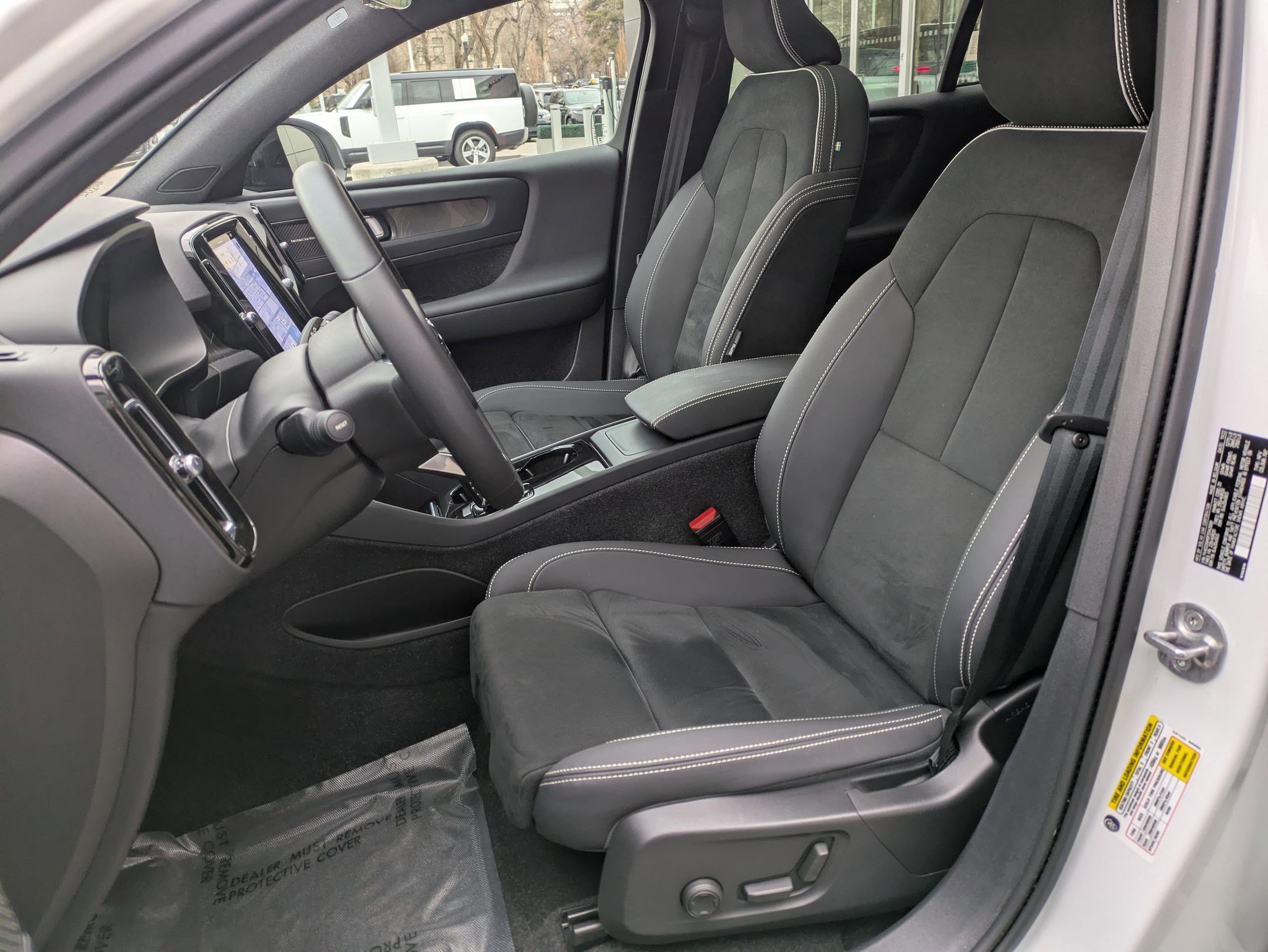 Certified 2023 Volvo C40 P8 Recharge Ultimate image 25