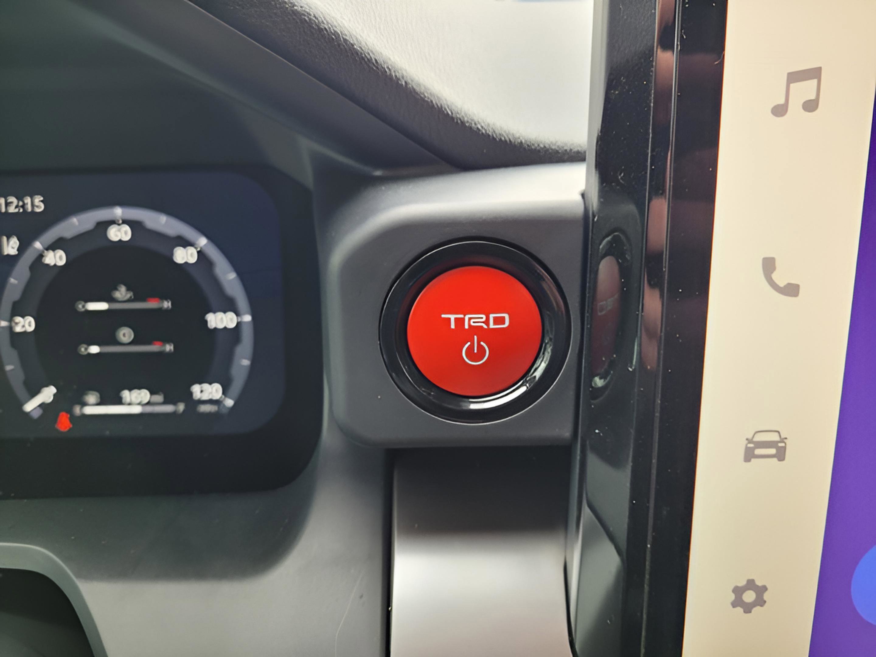 Certified 2025 Toyota Tacoma TRD Off-Road image 35