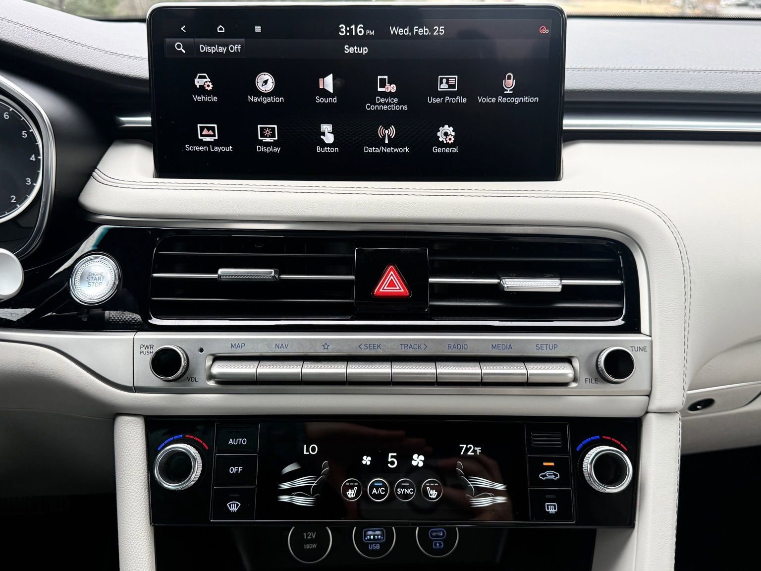 Used 2025 Genesis G70 2.5T image 27