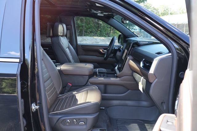 New 2026 GMC Yukon Denali Ultimate w/ LPO, Floor Liner Package AWD/4WD image 30