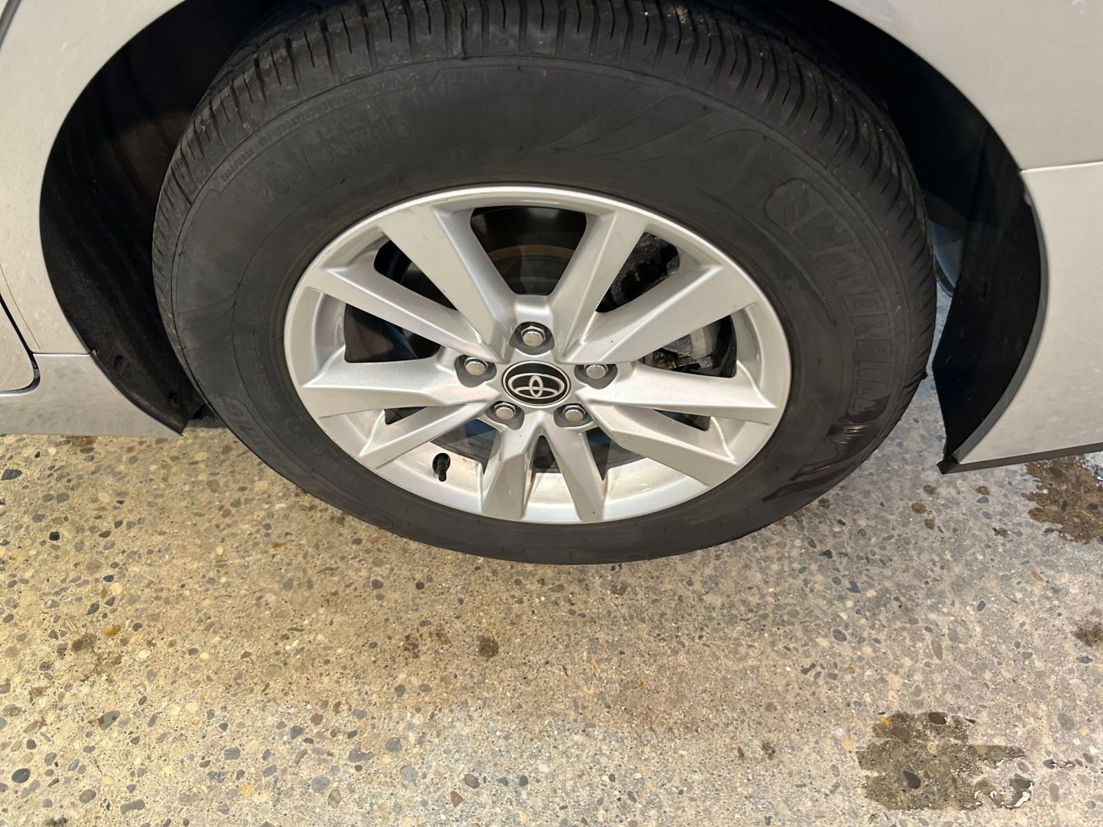 Used 2025 Toyota Camry LE FWD image 30