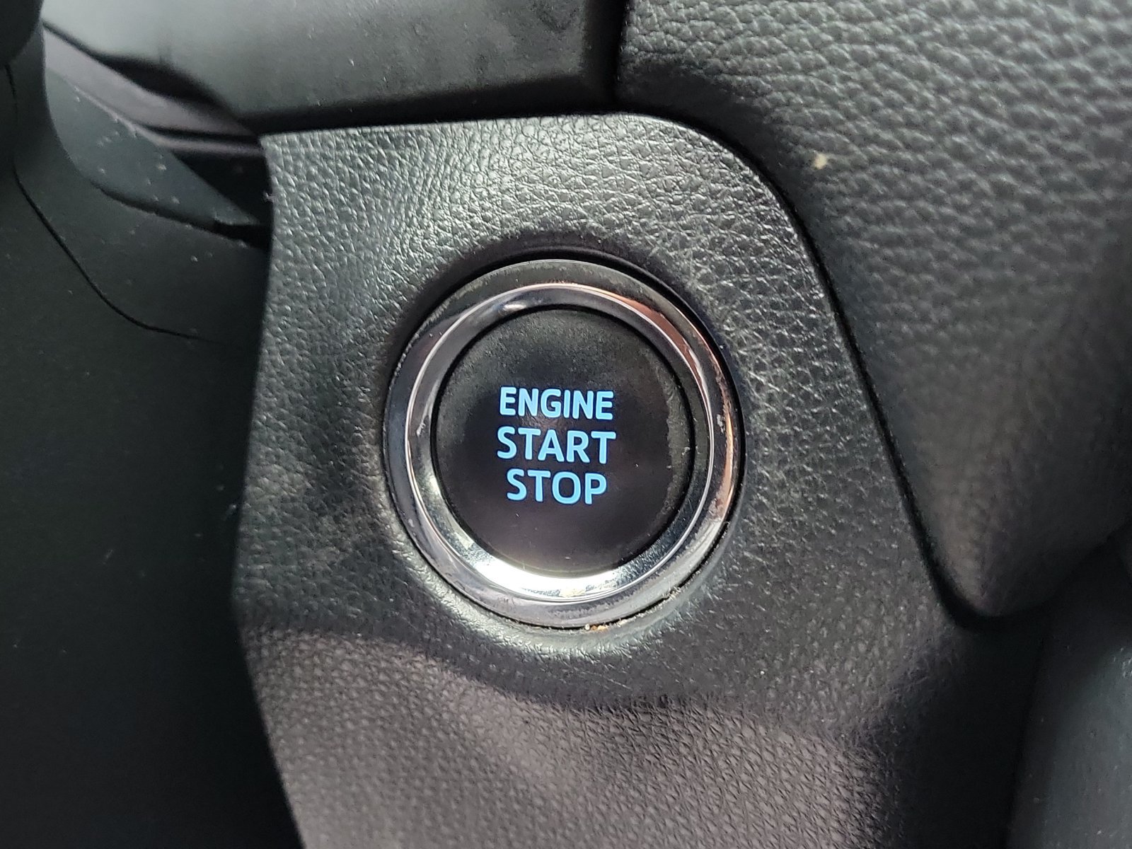 Used 2019 Toyota RAV4 XLE Premium FWD image 25
