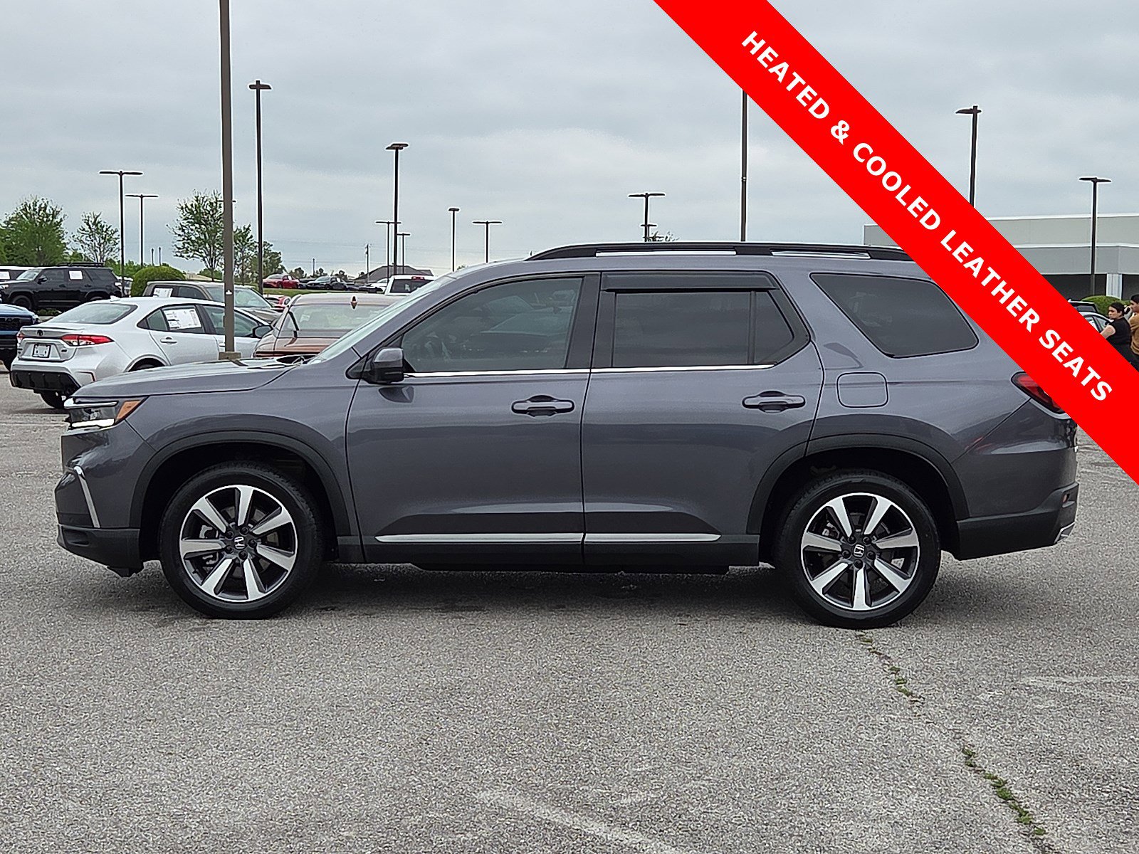 Used 2023 Honda Pilot Elite image 3