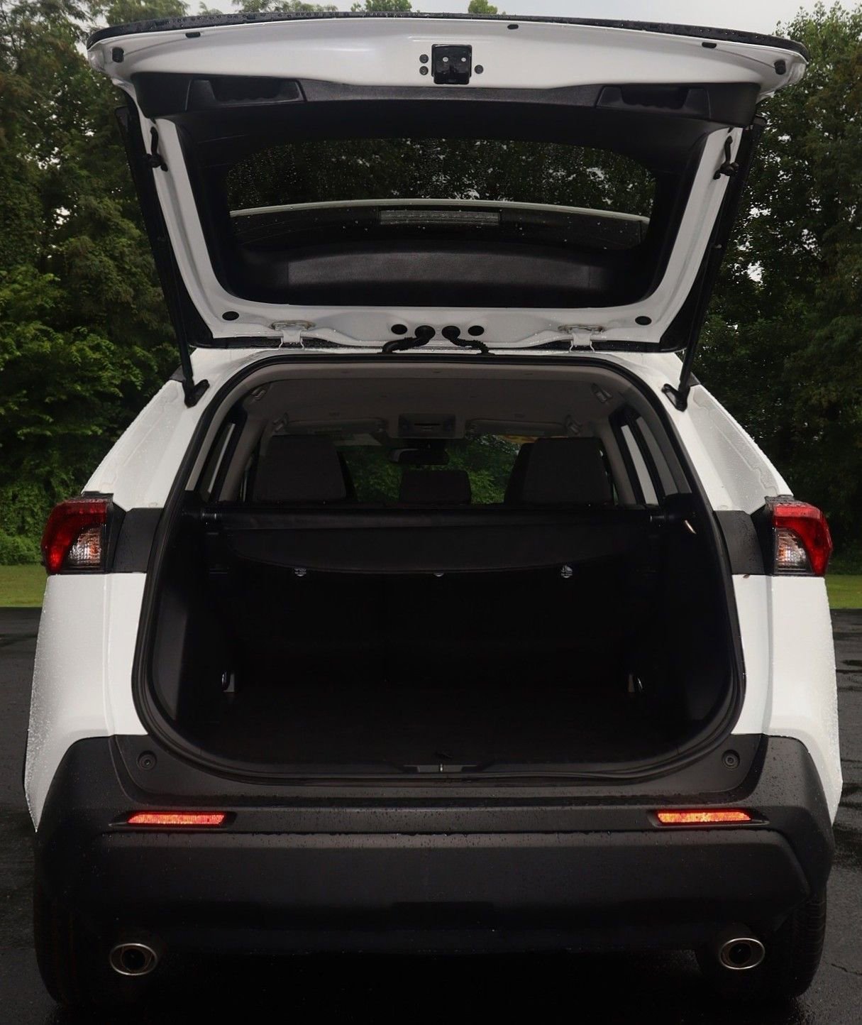 Used 2023 Toyota RAV4 XLE image 34