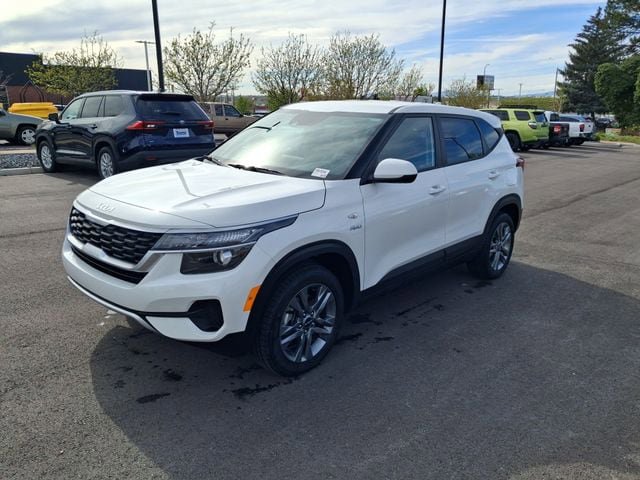 Used 2023 Kia Seltos LX AWD/4WD image 7