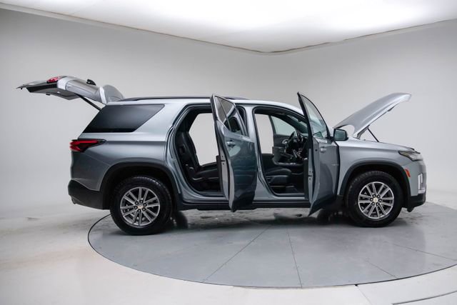 Used 2023 Chevrolet Traverse LT image 14