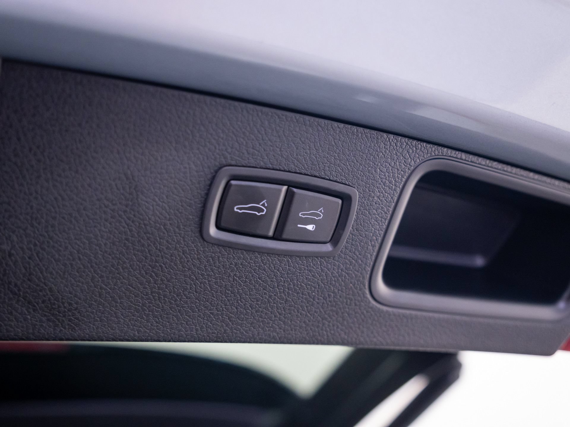 Used 2020 Porsche Macan AWD/4WD image 37