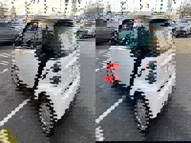 Used 2015 smart fortwo pure image 3