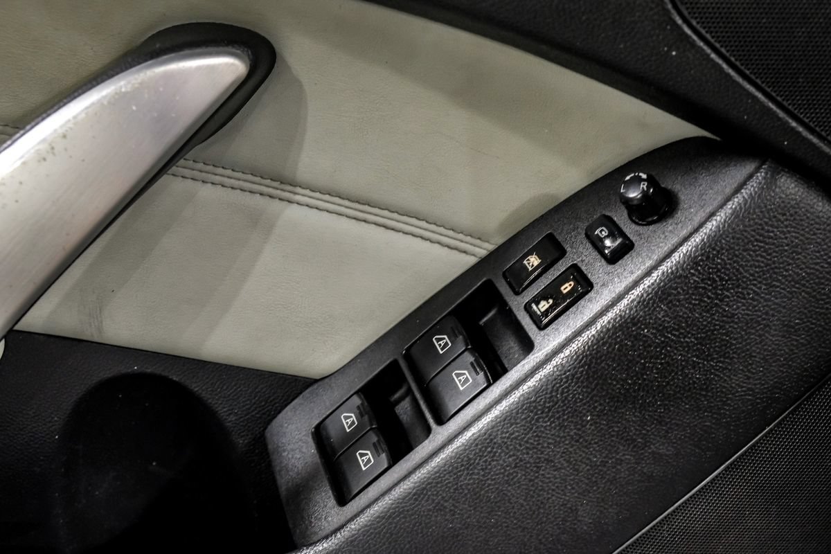 Used 2010 INFINITI G37 Convertible w/ Premium Pkg RWD image 28