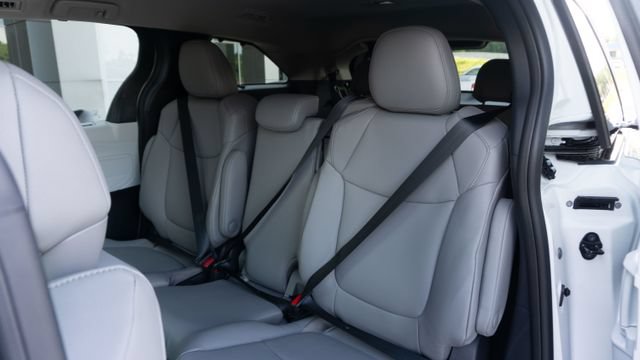 New 2026 Toyota Sienna XLE FWD image 14