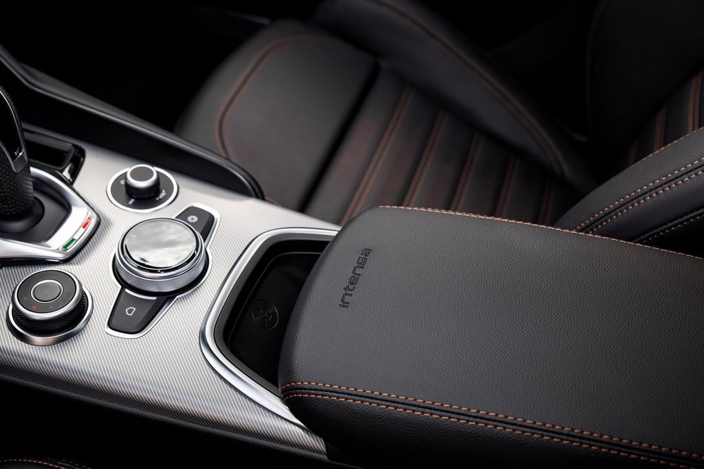 New 2025 Alfa Romeo Giulia AWD w/ Driving Assist Package image 21