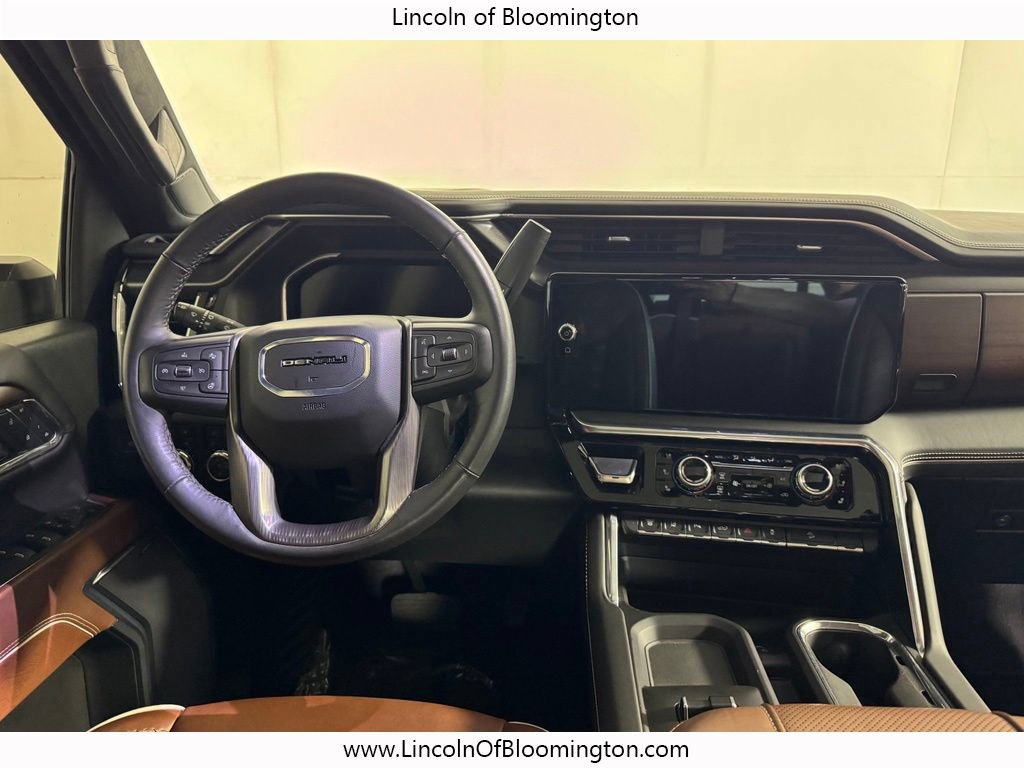 Used 2024 GMC Sierra 3500 Denali Ultimate AWD/4WD image 17