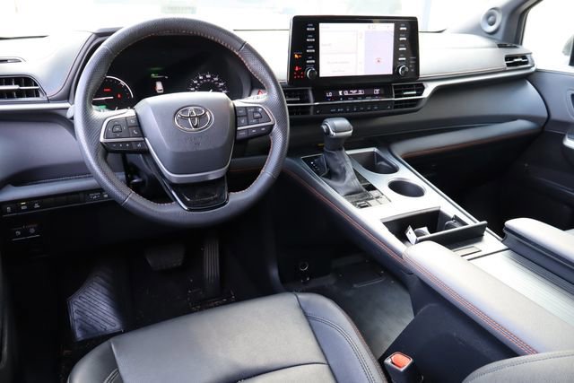 Used 2023 Toyota Sienna XSE w/ XSE Plus Package FWD image 5