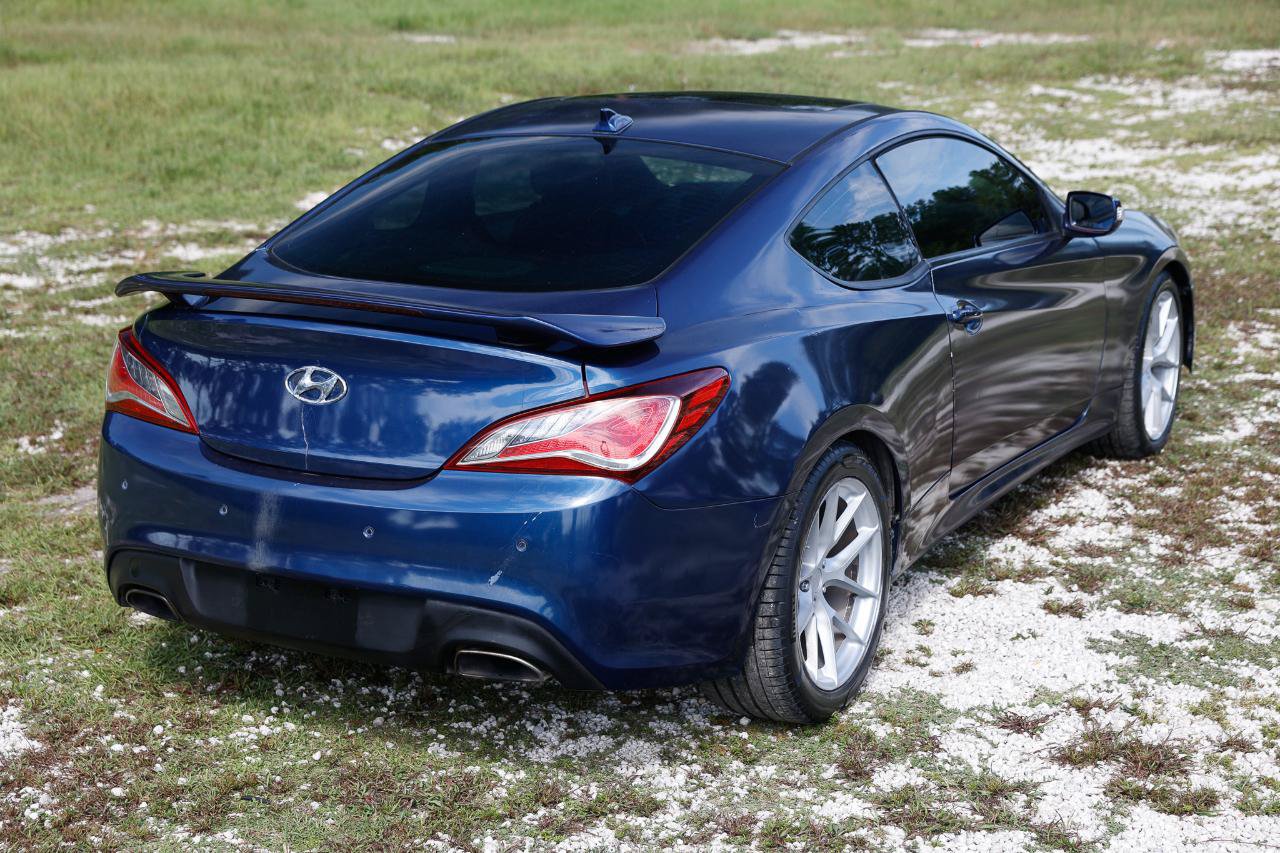 Used 2016 Hyundai Genesis Coupe 3.8 RWD image 11