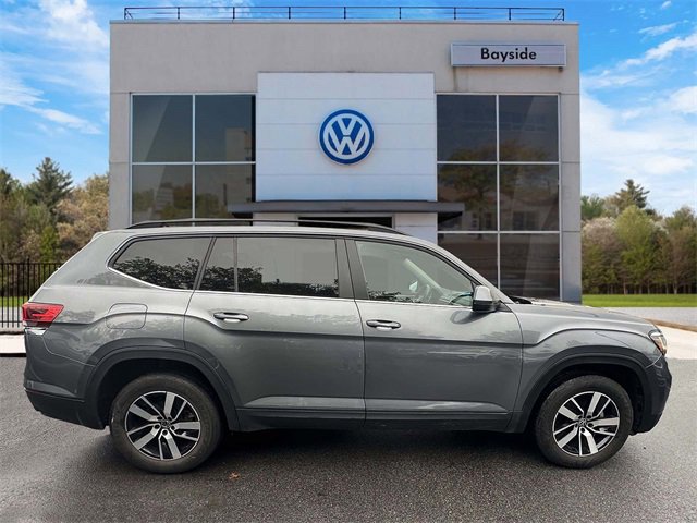Used 2022 Volkswagen Atlas SE image 2