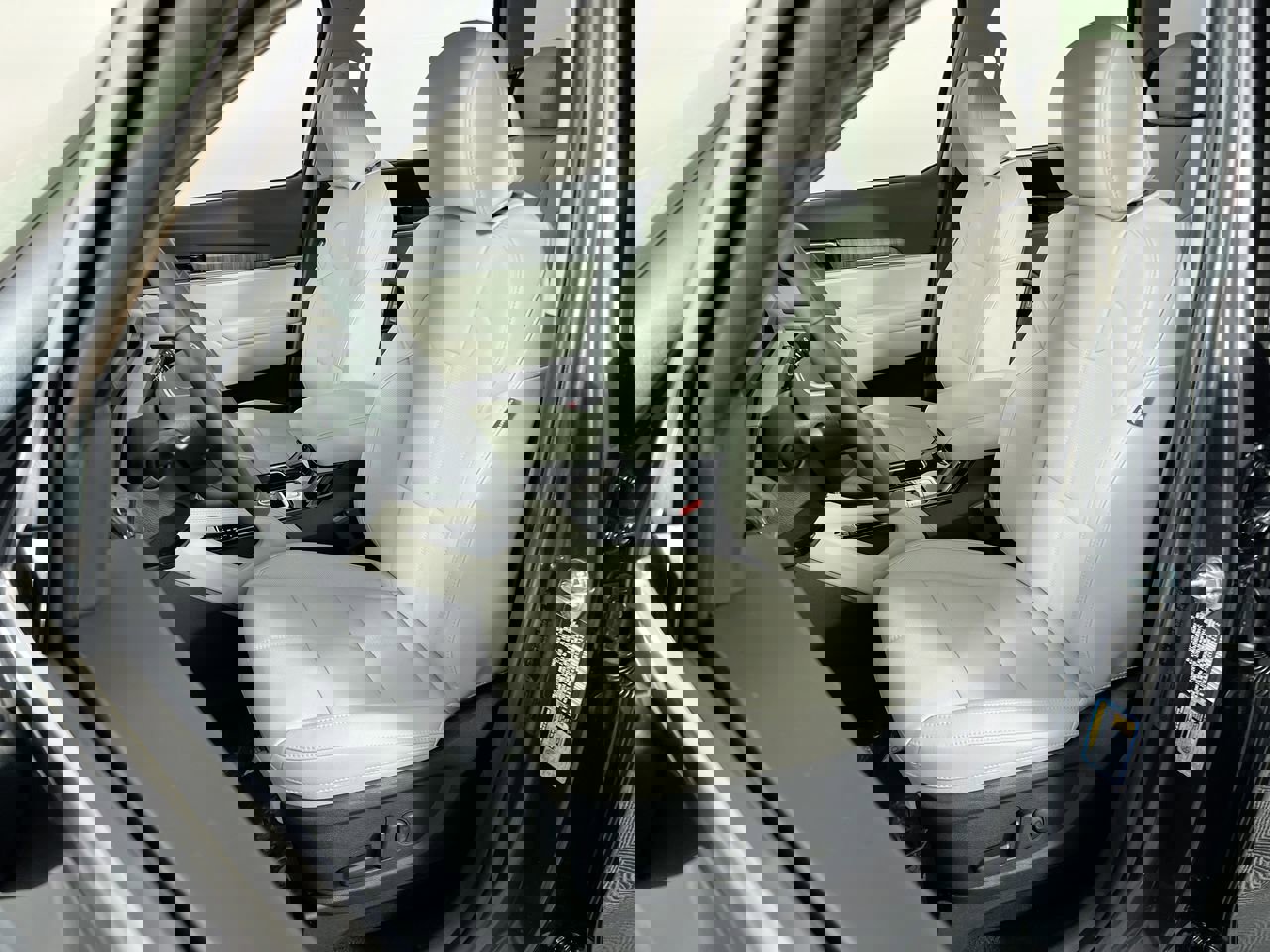 Certified 2024 Kia Telluride EX w/ EX Captain's Chair Package FWD image 11