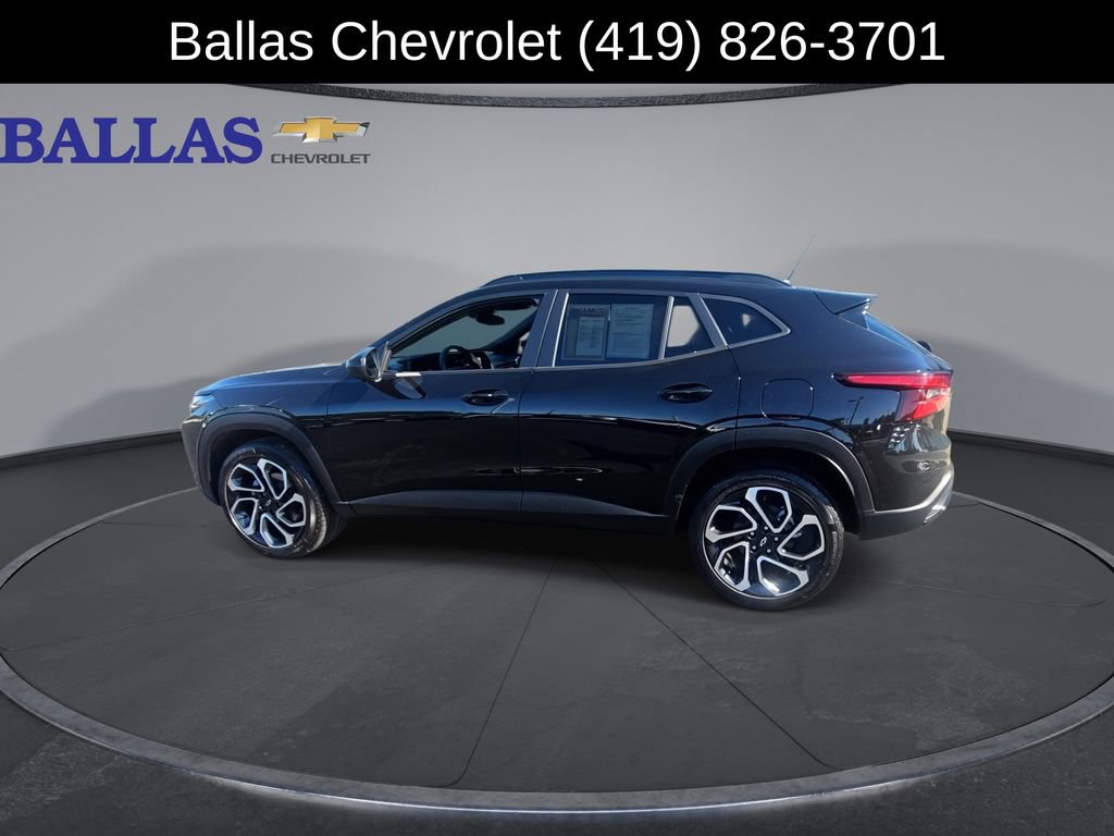 Used 2025 Chevrolet Trax RS w/ Sunroof Package FWD image 6