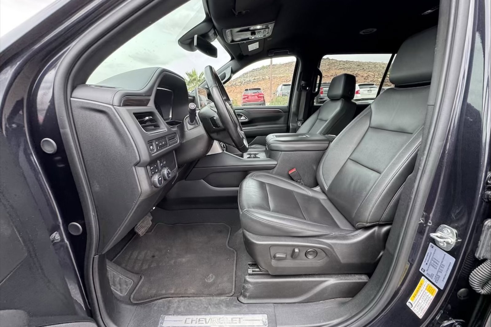 Used 2024 Chevrolet Suburban LT image 9