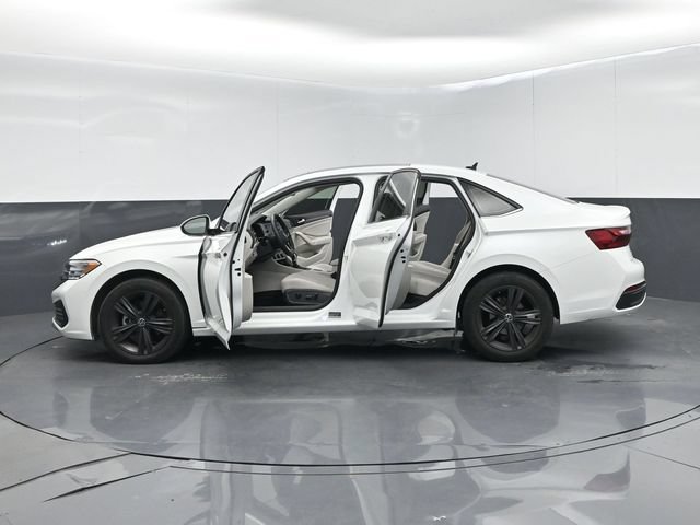 Used 2024 Volkswagen Jetta SE FWD image 62