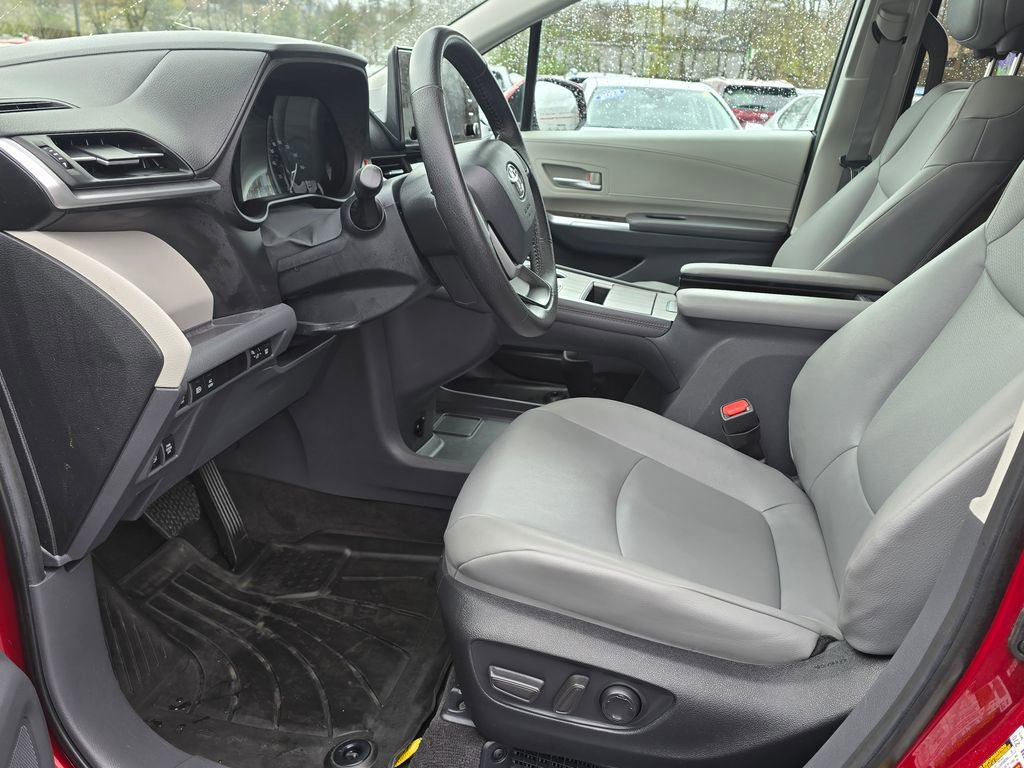 Used 2024 Toyota Sienna XLE w/ XLE Plus Package image 16