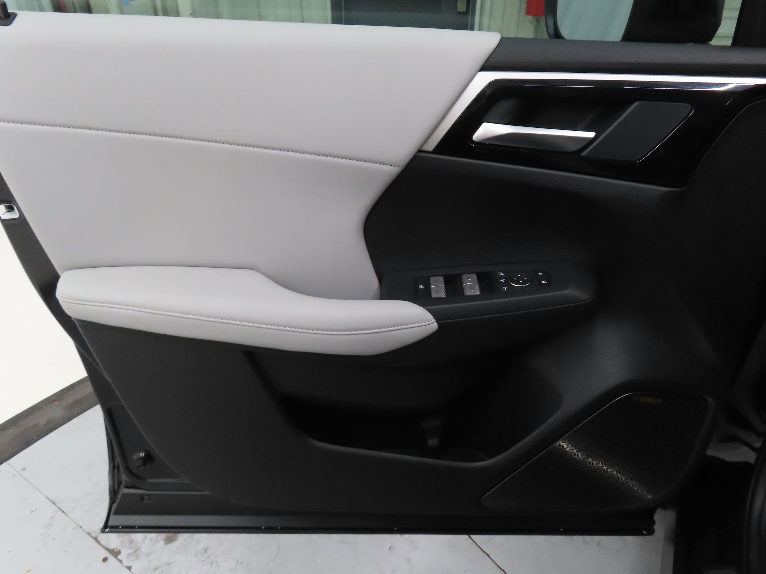 New 2026 Mitsubishi Outlander SE FWD image 9