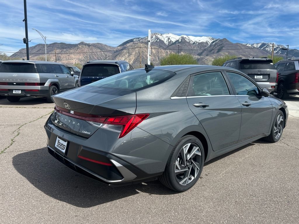 Used 2025 Hyundai Elantra Limited image 5