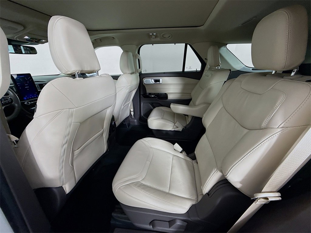 Used 2022 Ford Explorer Platinum w/ Equipment Group 601A image 21